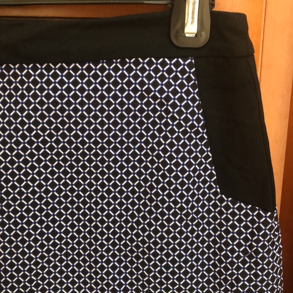 ⭐️ Margaret M Navy and White Pencil Skirt - Picture 2 of 5